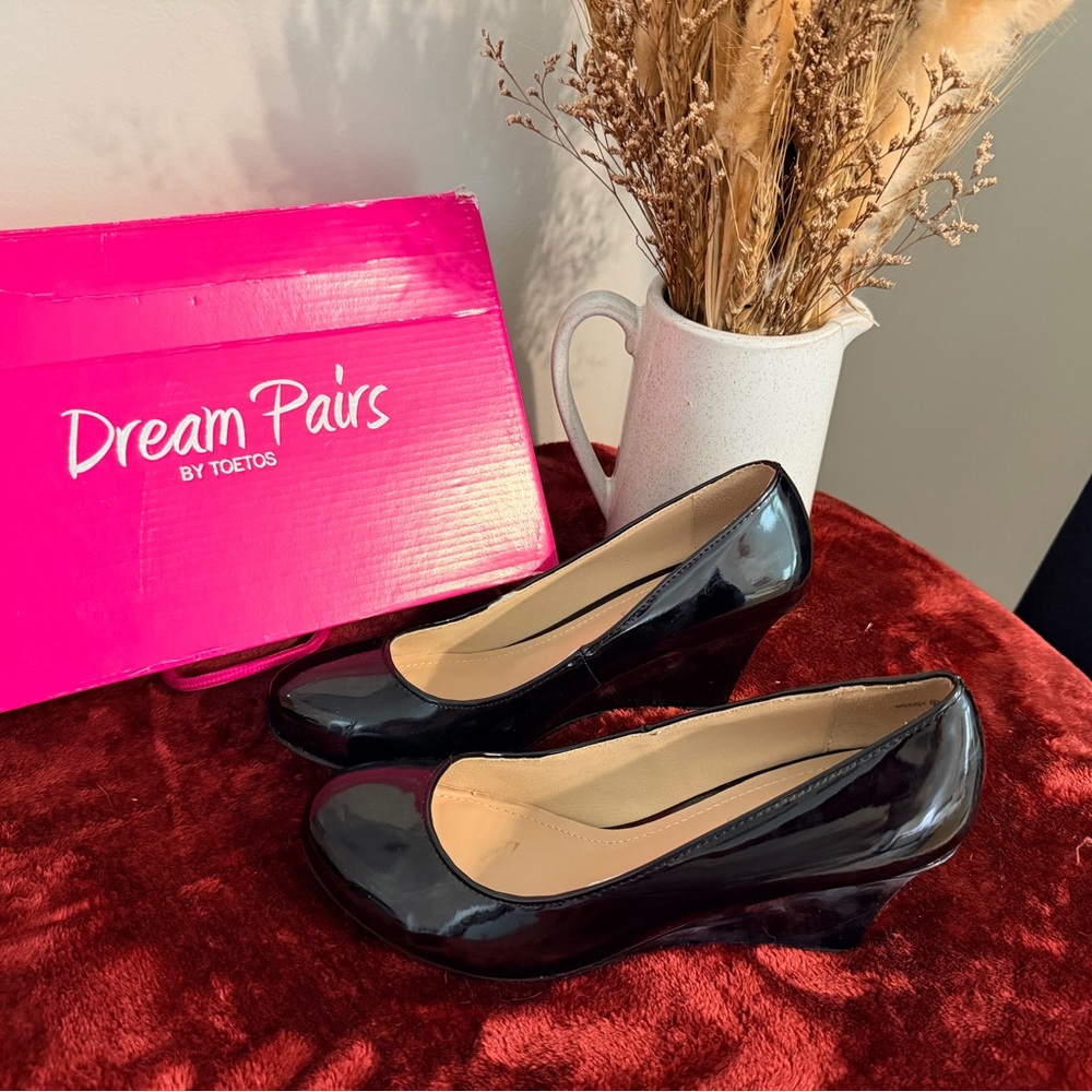 Dream Pairs Elegant Black Patent Leather Pumps - Picture 3 of 9